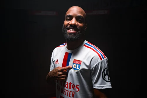 lacazette 1 e1654763969625